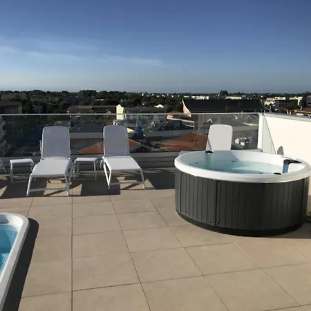 Contemporary Flat In With Pool Apartment *